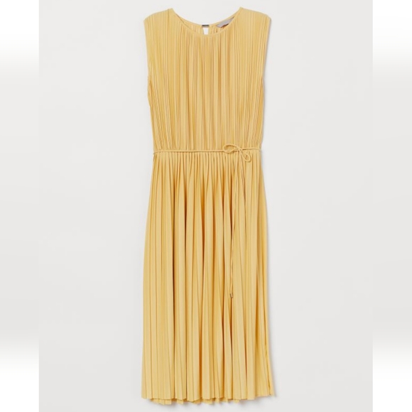 h&m yellow pleated dress H&M MAMA - Dusty Yellow MAMA Smocked Cape-Detail Nursing Dress - Size: L